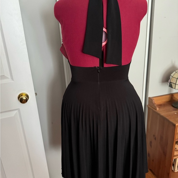 Marilyn Monroe style halter dress - Picture 3 of 5